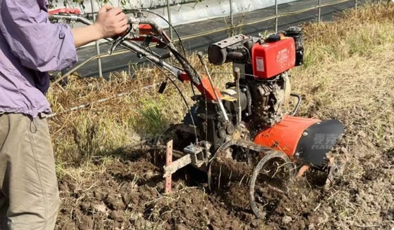 Ηλεκτρική μηχανή κοπής γρασίδι με τροχιά